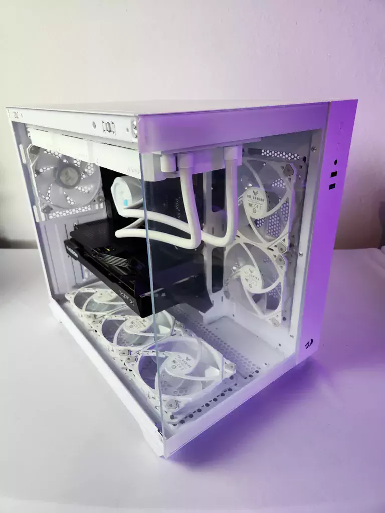 PC high-end branco montado pela Teracore